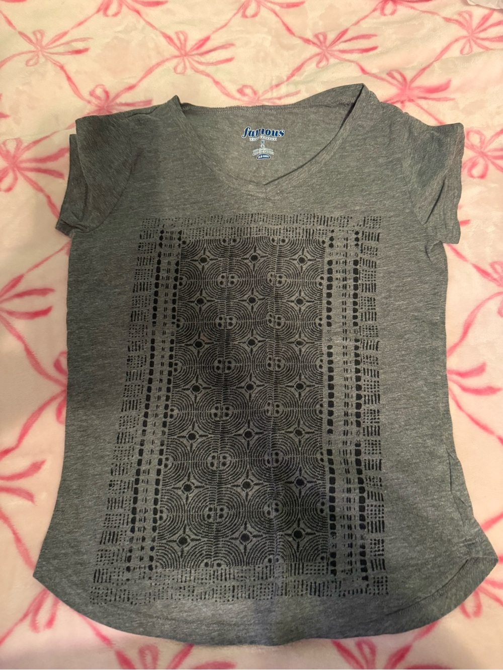 Old Navy Gray V-Neck Short Sleeve Tee with Black Geometric Print